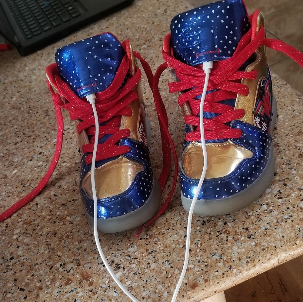 SOLD*EBAY Wonder Woman Light Up High Tops! - Picture 7 of 7